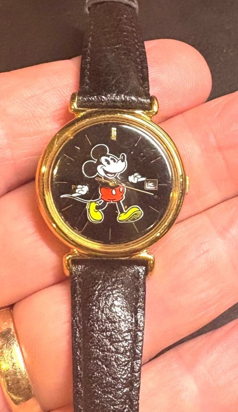 RARE VTG Women's 27mm Pulsar by seiko Disney Mickey Mouse Watch, V827-009